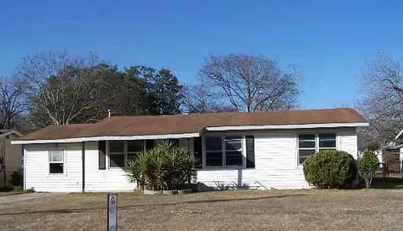 4 bed, 1200 sqft, $1,795 — Photo 1
