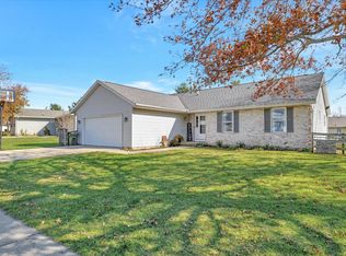 1204 S Center St, Mahomet, IL 61853