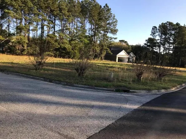 1311 River Pointe Dr, Albany, GA 31701