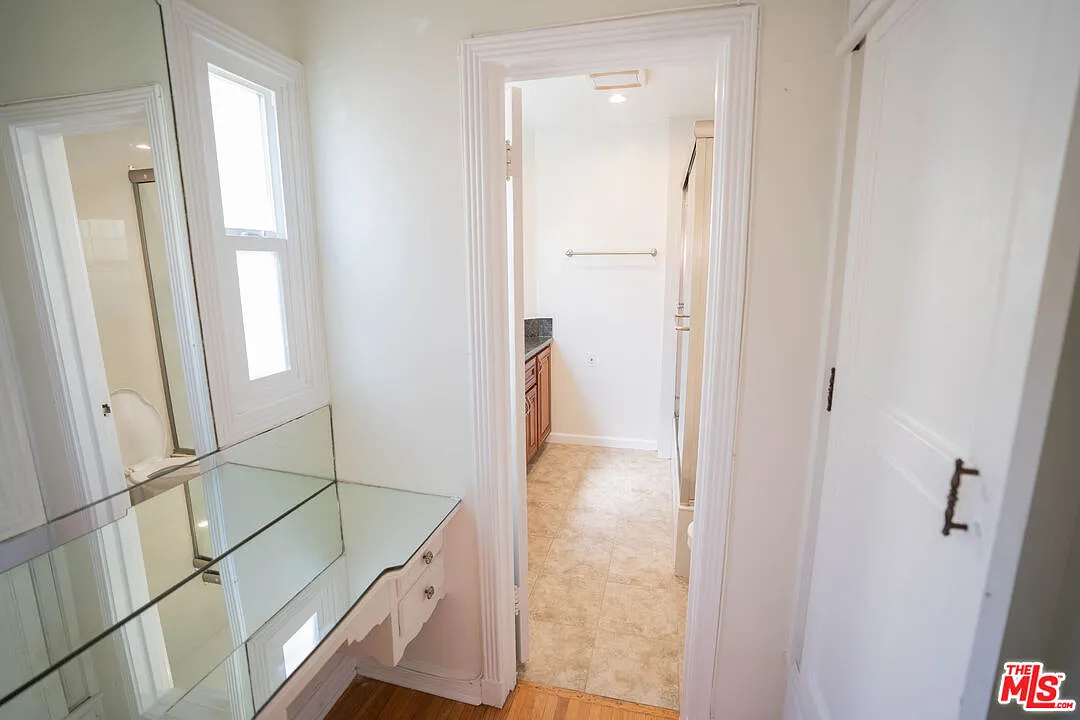 3 bed, 3.5 bath, 2300 sqft, $5,995 — Photo 3