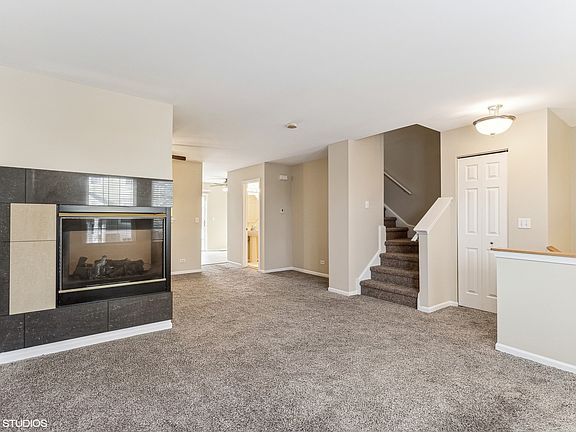 3rd image of 225 Holiday Ln #225