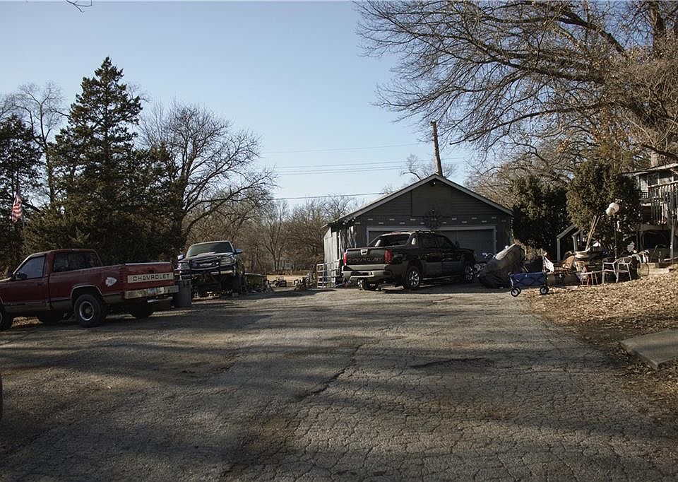 1st image of 710 S 72nd St
