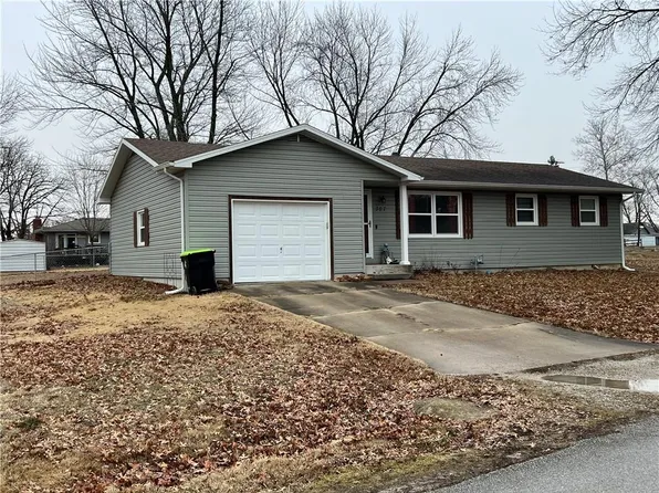 307 S Vernon St, El Dorado Springs, MO 64744