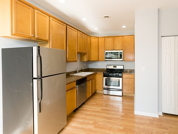 2nd image of 2451 W Howard St APT 204