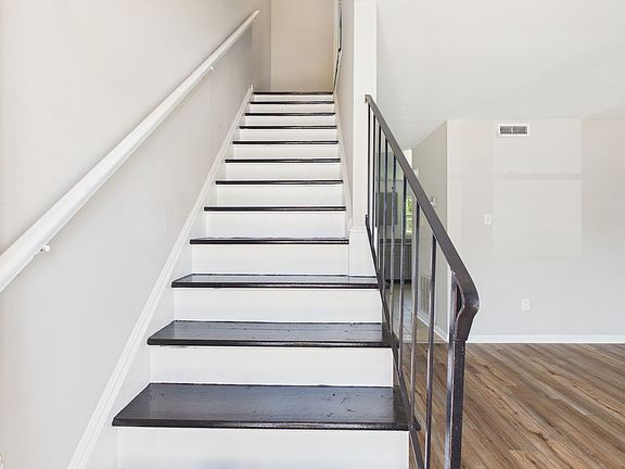 5th image of 2305 Poplar St #B