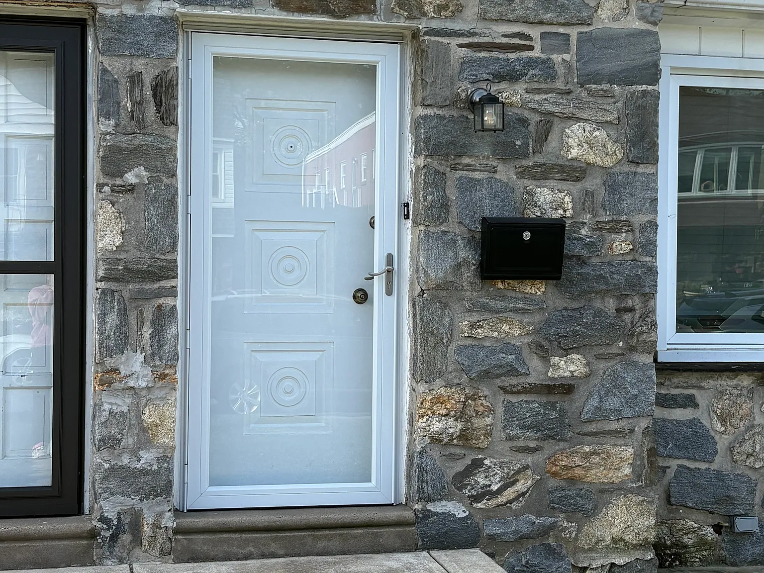 3 bed, 2.5 bath, 1240 sqft, $3,200 — Photo 2