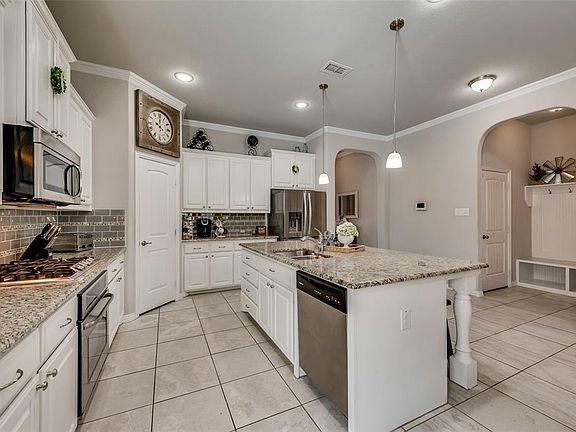 3rd image of 5104 Dominica Ln