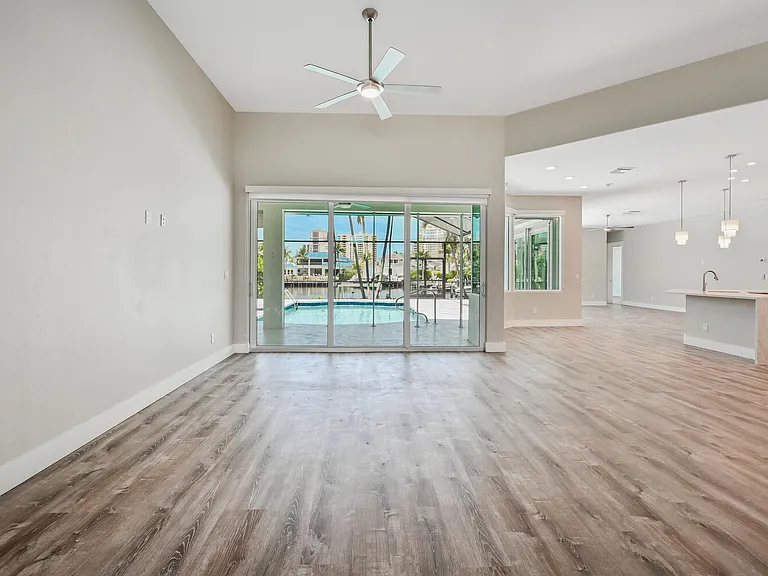 4231 Crayton Rd — Photo 5