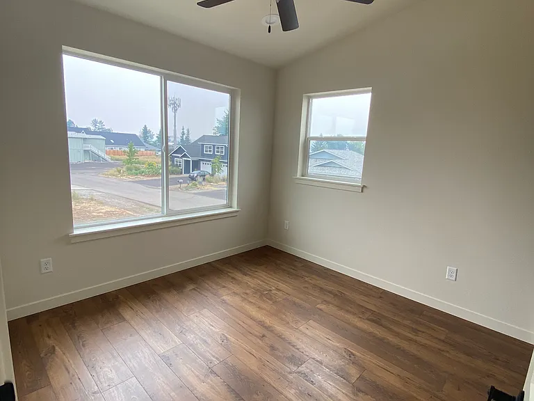 330 Lithia Ave — Photo 13