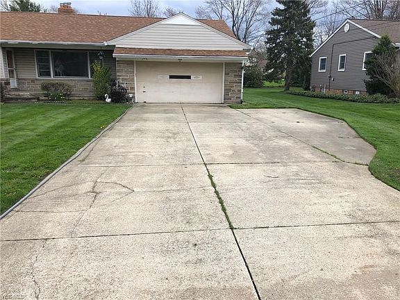2nd image of 585 Strumbly Dr