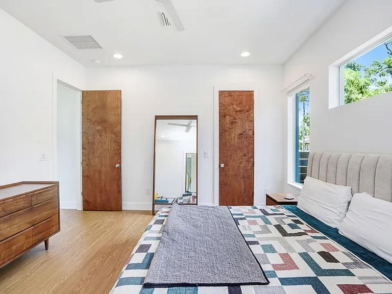 1326 W Fig St — Photo 22