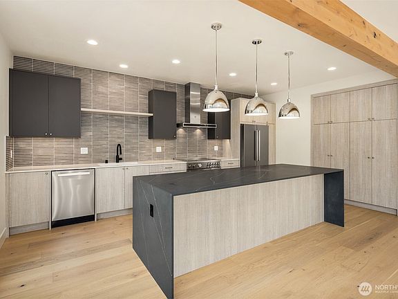 3rd image of 102 NE 44th Street