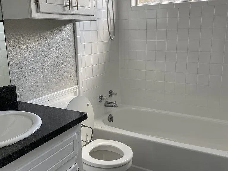 605 Lloyd Ave — Photo 8