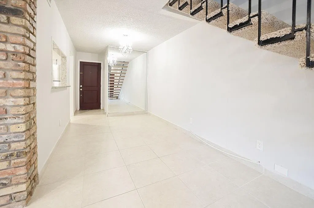 2 bed, 1.5 bath, 900 sqft, $1,600 — Photo 4