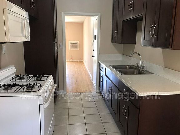 5th image of 2304 W Oak St APT B