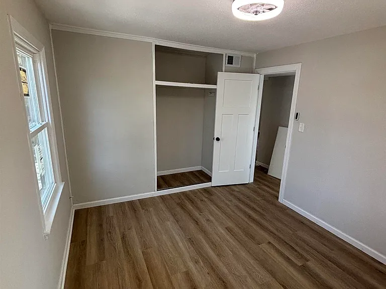 1703 N Valley Ave — Photo 48