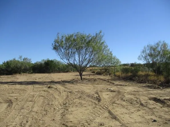 205 6th St, Zapata, TX 78076
