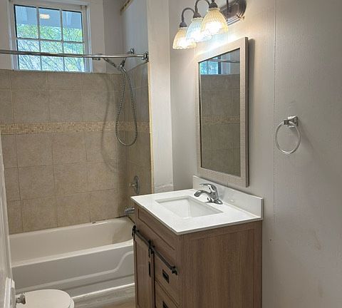 4th image of 131 3rd St