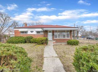 27418 Maplewood St, Garden City, MI 48135