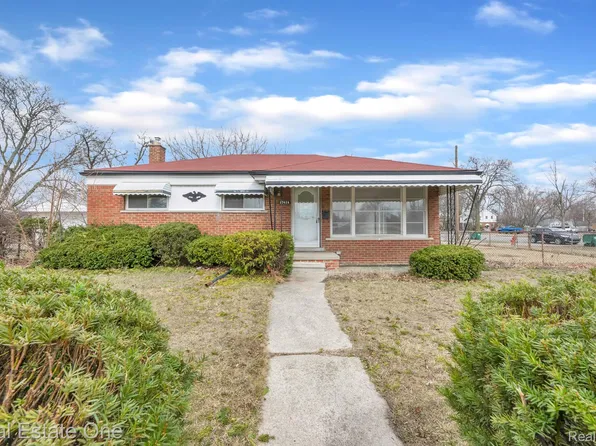 27418 Maplewood St, Garden City, MI 48135