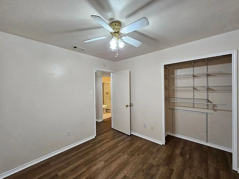 602 Delmar Dr — Photo 18