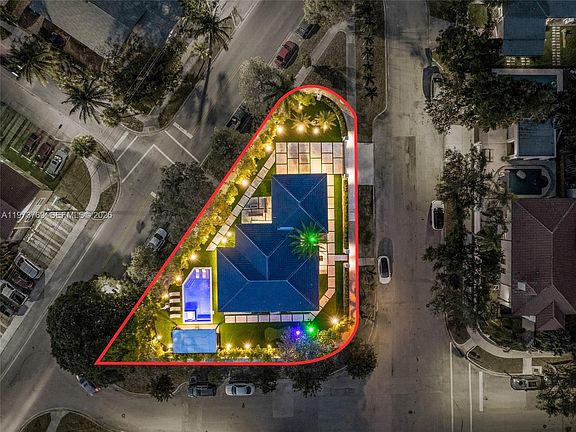 3rd image of 2100 SW 9th Ave