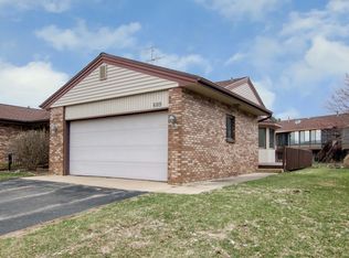689 Gardenview Dr SW, Byron Center, MI 49315