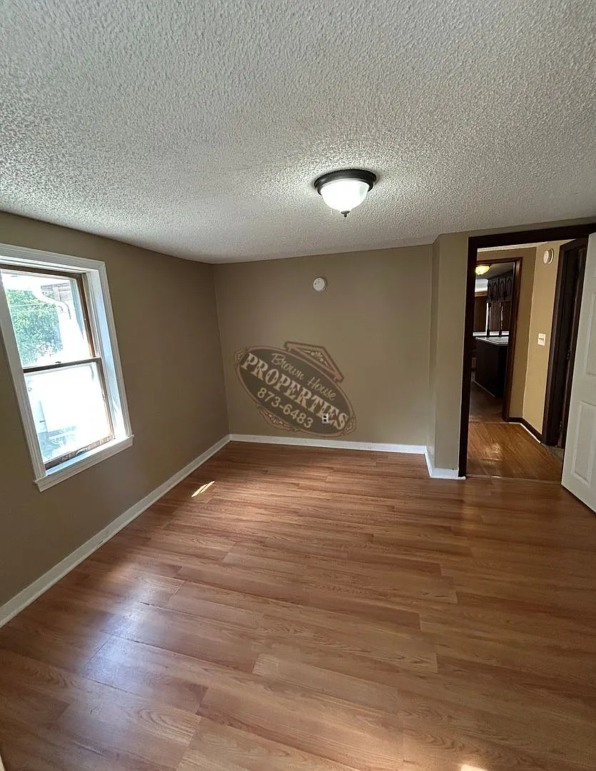8 Grove — Photo 4