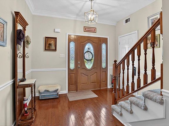 5th image of 203 Windy Oaks Dr