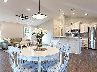 2 bed, 1056 sqft, $1,775 — Photo 2