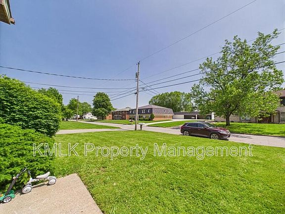 3rd image of 852 Cook Ave