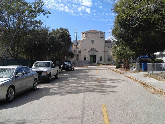 5th image of 925 17th Ave S