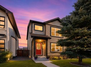70 N Walden Mnr SE, Calgary, AB T2X 0N1