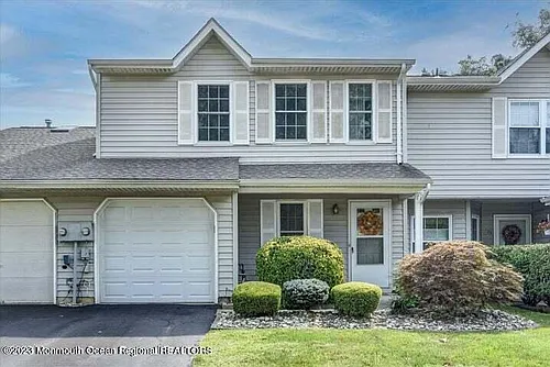 35 Breakwater Sq Photo 1