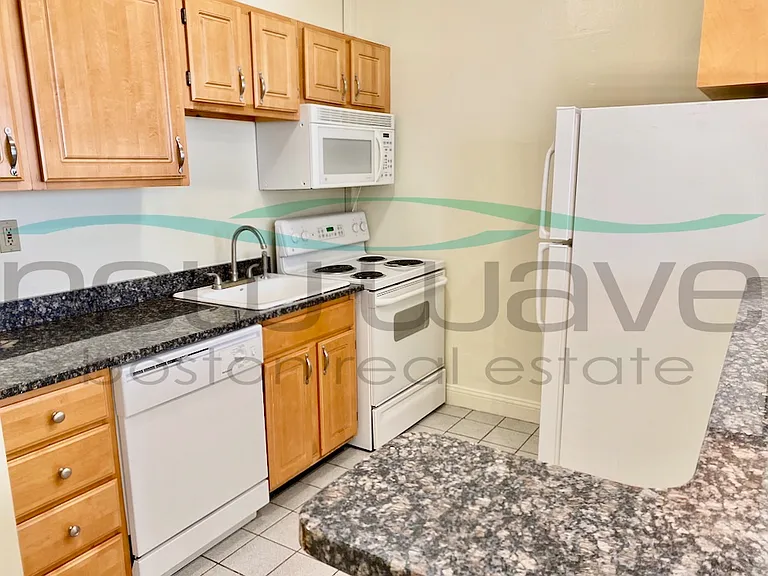 55 Queensberry St #7 — Photo 11