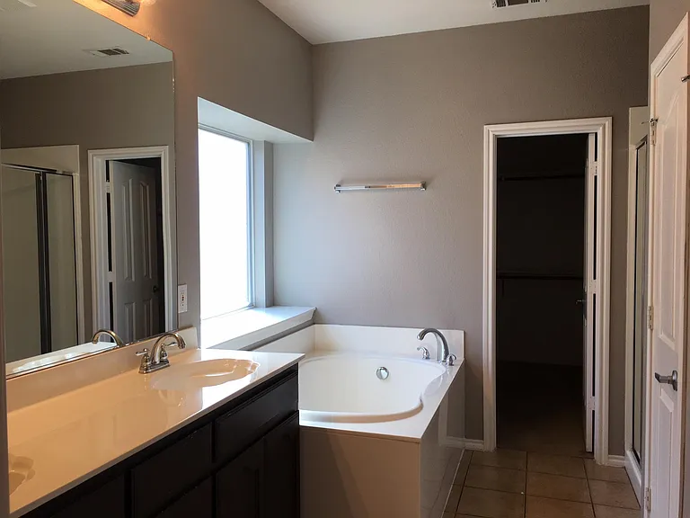 4024 Claymore Ln — Photo 8