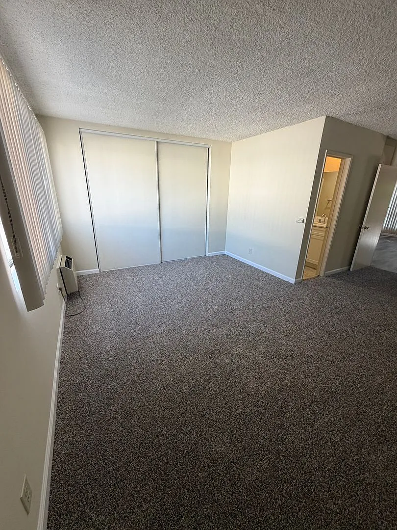 18530 Prairie St. — Photo 4