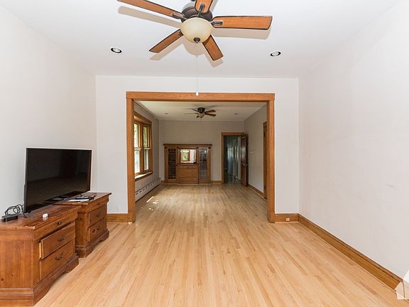4th image of 3927 W Belden Ave #2