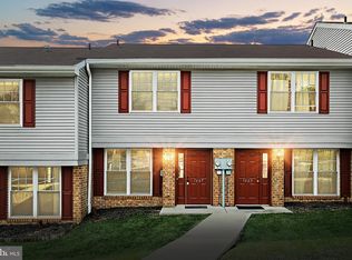 1665 Long Dr, York, PA 17406