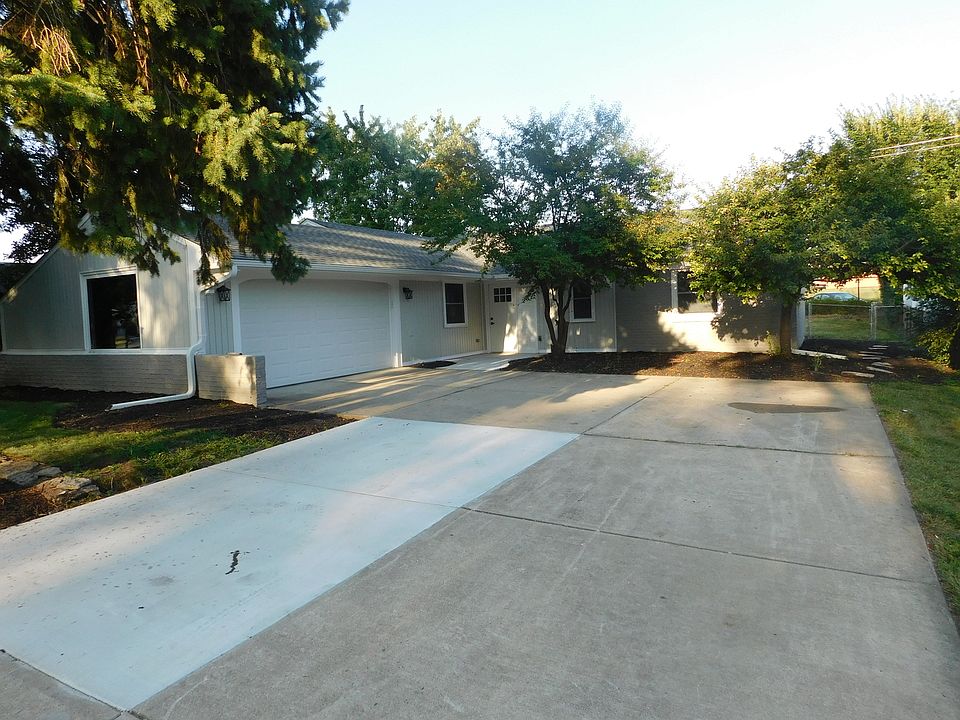 1st image of 212 N Pinecrest Rd