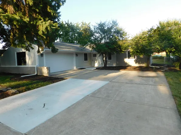 212 N Pinecrest Rd, Bolingbrook, IL 60440