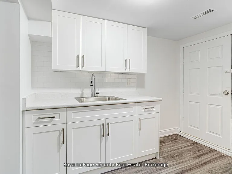 706 Gladstone Ave #LOWER — Photo 8
