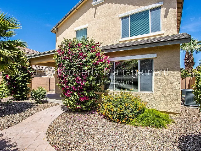 951 E Bellerive Pl — Photo 31