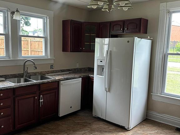 5th image of 402 Walnut St