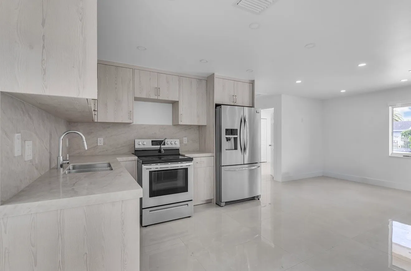 3 bed, 2618 sqft, $3,800 — Photo 3