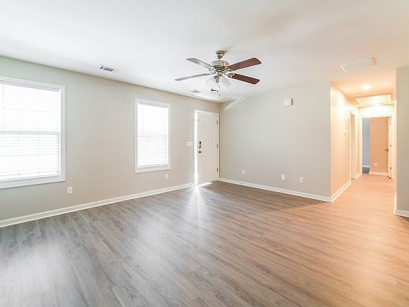 5th image of 2427 Justin Dr SW