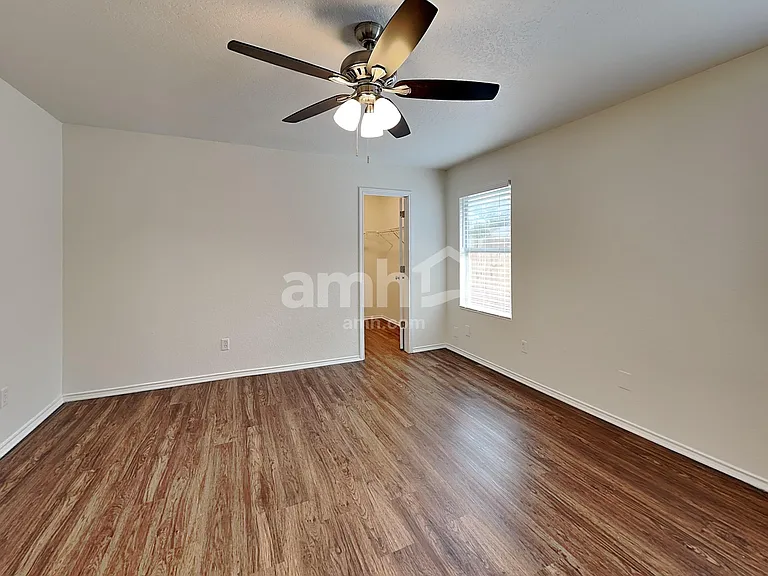 9210 Laguna Fls — Photo 13