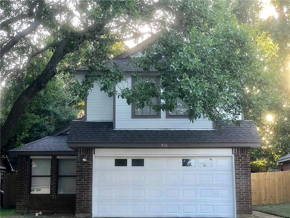 1st image of 950 Boxwood Dr