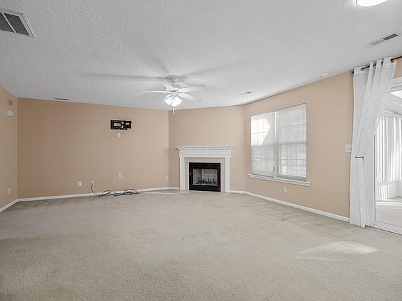 5th image of 313 Brighton Woods Dr