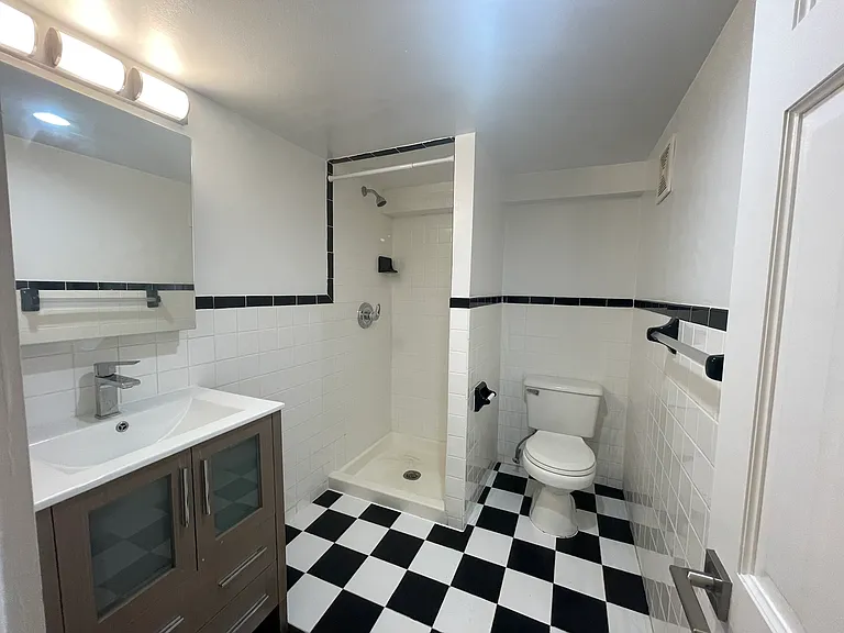 444 16th St #1 — Photo 4